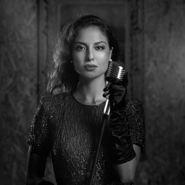 singer elegant singer elegant